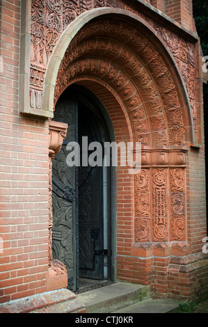 Eingangstor des Watts Friedhofskapelle, Compton, Guildford, Surrey, Vereinigtes Königreich Stockfoto