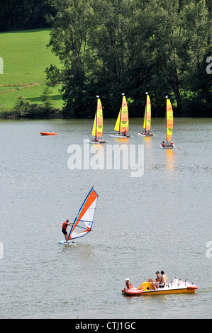 Aydat See im Herzen des Regionalen Parks von volcnoes Auvergne, Puy-de-Dôme, Auvergne, Massif-Central, Frankreich Stockfoto