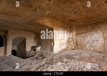 Abbandoned Haus in Höhle Wohnungen Sassi di Matera in Sasso Barisano, UNESCO-Weltkulturerbe, Matera, Italien, Europa Stockfoto