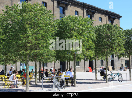 Granary Square in London NC1, in des Königs Cross Regeneration Bereich Stockfoto