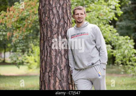 Mirza Teletovic ein bosnischer Basketballspieler spielt derzeit für die Brooklyn Nets der NBA. Stockfoto