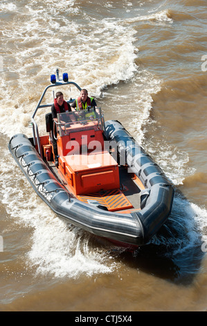 London City Airport Feuer und Rettung Boot auf der Themse, London, England. Stockfoto