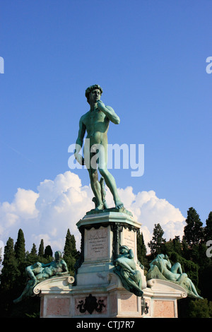 Statue des David von Michelangelo mit blauem Himmel, Florenz, Italien Stockfoto