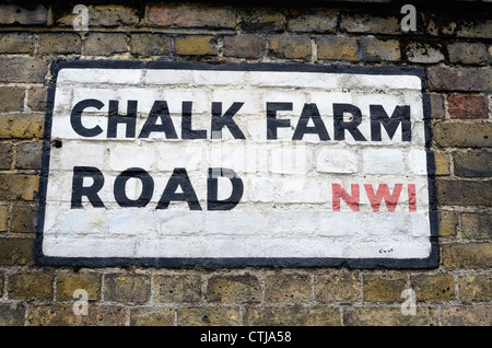 Chalk Farm Road NW1 Straßenschild an der Wand, London, UK gemalt Stockfoto