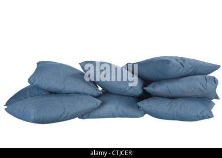 Stapel von blue-Denim-Kissen isoliert auf weiss Stockfoto