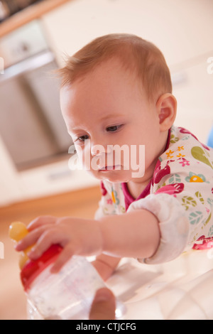 Baby, Flasche Wasser Stockfoto