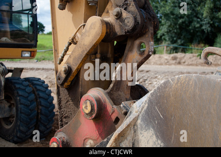 Nahaufnahme von einer Schaufel mit Bagger im Hintergrund Stockfoto