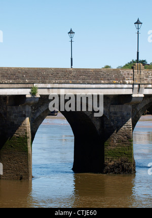 Bogen der Brücke über den Fluss, Bideford, Devon, UK Stockfoto