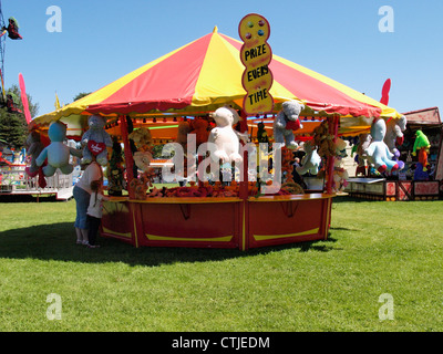 Haken Sie einen Ente Stand auf einen Rummelplatz, UK Stockfoto