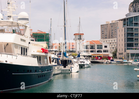 Foto von Ocean Village in Gibraltar. Stockfoto