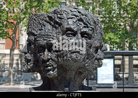 zwölf Antworten auf die Tragödie, eine Skulptur von Angela Connor zum Gedenken an die 2 Millionen Menschen nach der Rückführung im Jahr 1945 getötet Stockfoto