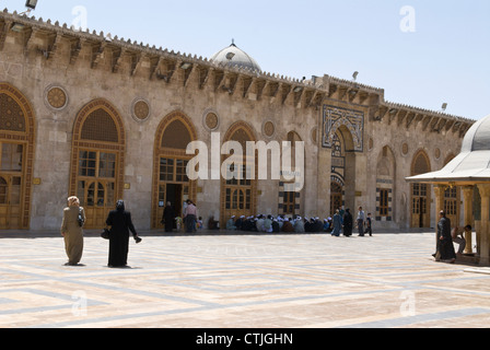 Die große Moschee, Aleppo, Syrien, Al Jamaa al-Kebir. Der Gebetsraum und Hof. UNESCO-Weltkulturerbe Stockfoto