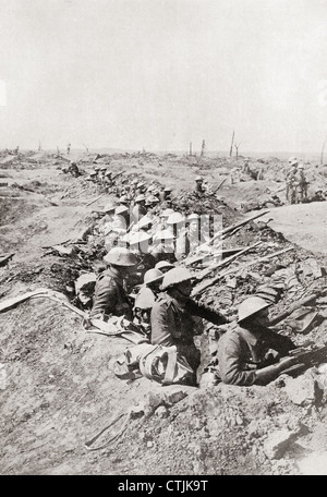 Soldaten warten auf den Auftrag, auf den Höhen der Somme, Frankreich während der Welt Ward zu gelangen. Aus dem Jahr 1916 dargestellt. Stockfoto