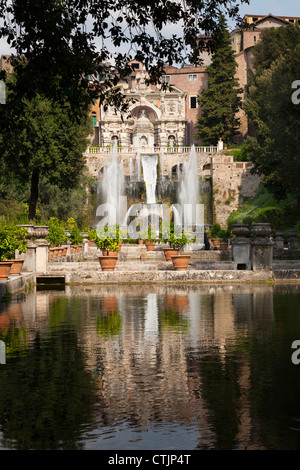 Fischteiche und der Neptun-Brunnen und Orgel in Villa d ' Este Tivoli Italien Stockfoto