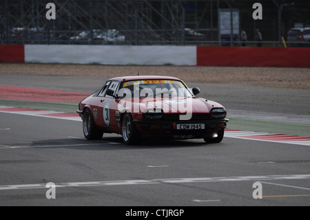 Richard Masters'Jaguar XJ12 während die Fujifilm Tourenwagen Trophäe 1970-2000-Rennen in Silverstone Classic 2012 Stockfoto