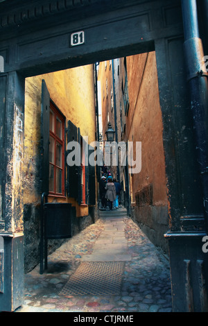 Sehr schmale Gasse in der Altstadt von Stockholm Stockfoto