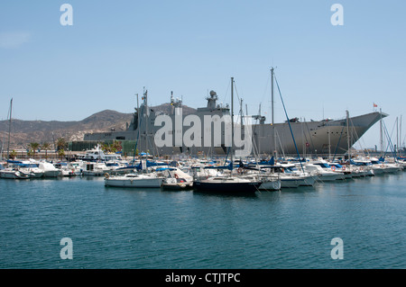 L61 Juan Carlos 1 neben in Cartagena Hafen Südspanien Stockfoto