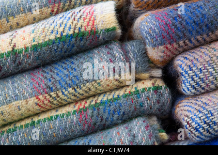 Gewebte gemusterten Wolldecken, Decke, Wolle, Wolle, Textil-, Gewebe-, Textur, Muster, warm, weich, material, Design, gestapelt und gefaltet. Stockfoto