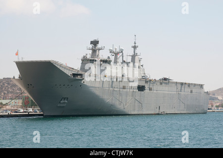 L61 Juan Carlos 1 neben in Cartagena Hafen Südspanien Stockfoto