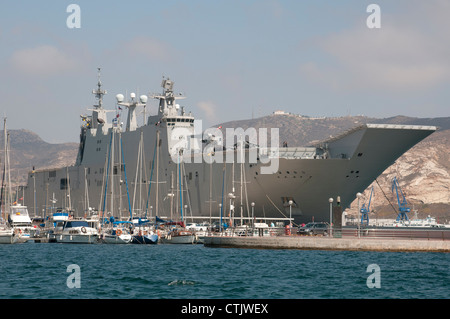 L61 Juan Carlos 1 neben in Cartagena Hafen Südspanien Stockfoto