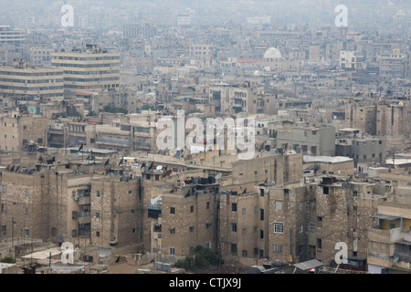 Ansicht der Häuser in der Stadt Aleppo in Syrien, von der Zitadelle Stockfoto