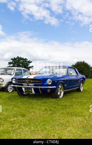 Cressing Tempel, Witham, Essex, Juli 2012. Eine Oldtimer-Show läuft jeden Sommer am historischen Ort in Essex Stockfoto