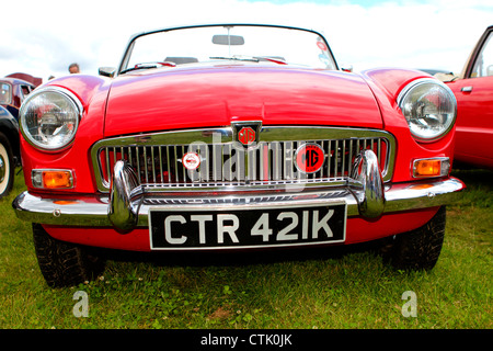 Cressing Tempel, Witham, Essex, Juli 2012. Eine Oldtimer-Show läuft jeden Sommer am historischen Ort in Essex Stockfoto