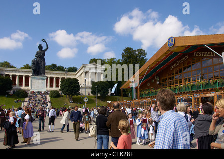 Vor dem Zelt Schützen Stockfoto