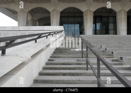 Schritte bis zu den Cultural Education Center (New York State Library and Museum.) Albany, New York Stockfoto