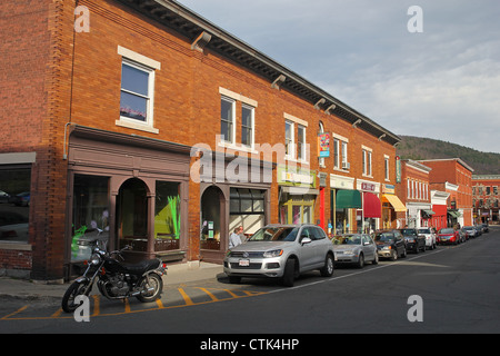 Eine Straße in der Innenstadt von Great Barrington, Massachusetts Stockfoto