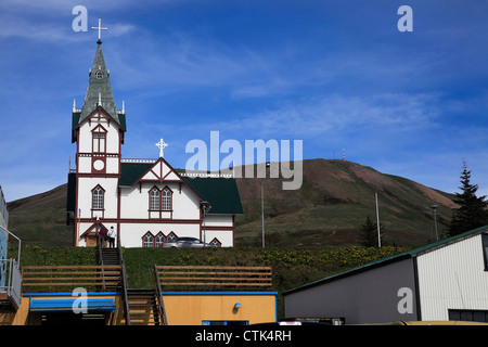 Island, Husavik, ein Fischerdorf und ein Zentrum des Whale-watching in Nordisland. Das 1907 erbaute Holzkirche Stockfoto