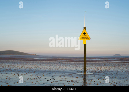 Gefahr sinkender Schlamm Warnzeichen am Strand von Weston-Super-Mare. England Stockfoto