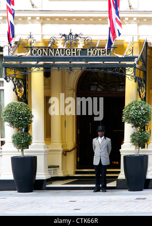 Türsteher Connaught Hotel London Stockfoto