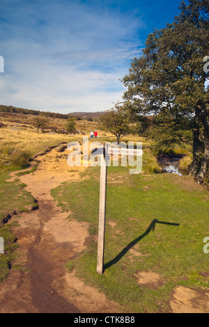 Burbage Bach fließt durch den National Trust Longshaw Estate über Padley Schlucht im Peak District National Park Stockfoto