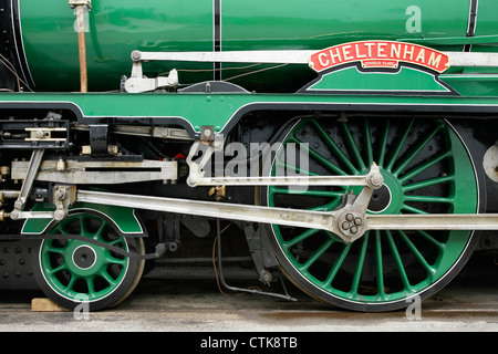 Typenschild und Antriebsräder erhaltene südliche Region Schulen Klasse Dampf-Lokomotive 925 "Cheltenham" Stockfoto