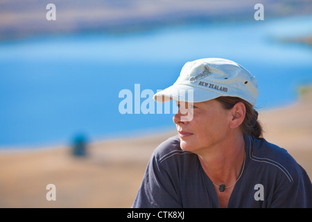 Frau mit Neuseeland Kappe Stockfoto
