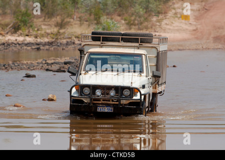 Pfingsten Flussüberquerung auf der Gibb River Road, Kimberley, Western Australia, Australien Stockfoto