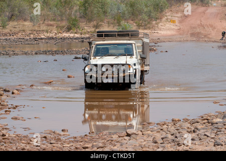 Pfingsten Flussüberquerung auf der Gibb River Road, Kimberley, Western Australia, Australien Stockfoto