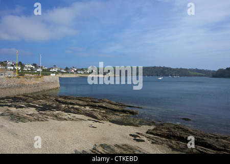 Frühlingssonne am Hafen in St. Mawes, Cornwall, Südwestengland, UK, GB, britische Inseln, Europa Stockfoto