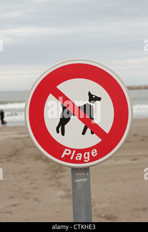 Zeichen, die Hunde von einem Strand im Süden von Frankreich zu verbieten Stockfoto