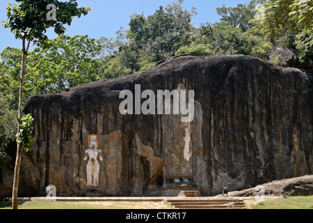 Gehauenen Sie Fels Buddha Figuren bei Buduruwagala, Sri Lanka Stockfoto