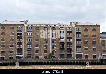 Neue Kran Wharf an der Themse Stockfoto