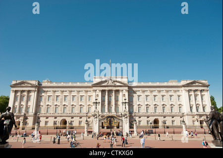 Buckingham Palace, die Residenz der königlichen Familie in London. London, England, Vereinigtes Königreich Stockfoto