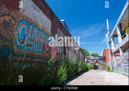 Graffiti in einer Seitengasse, Montreal, Provinz Quebec, Kanada. Stockfoto