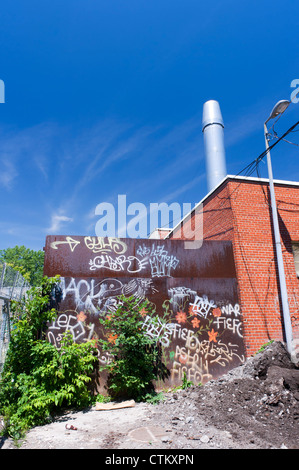 Graffiti in einer Seitengasse, Montreal, Provinz Quebec, Kanada. Stockfoto