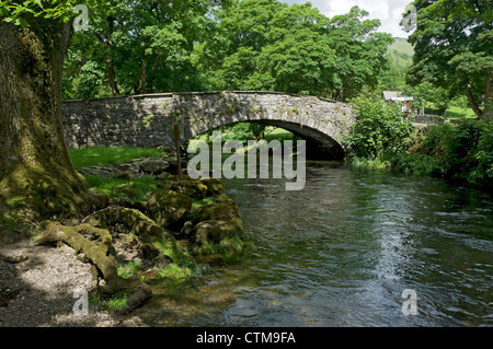 Pelter Bridge über den Fluss Rothay im Sommer in der Nähe des Ambleside Lake District National Park Cumbria England Großbritannien GB Großbritannien Stockfoto