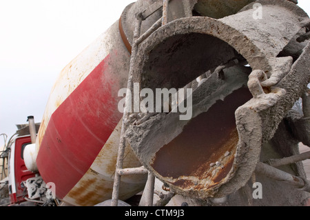 Zement-Schacht auf Tasche Betonmischer-LKW. Stockfoto