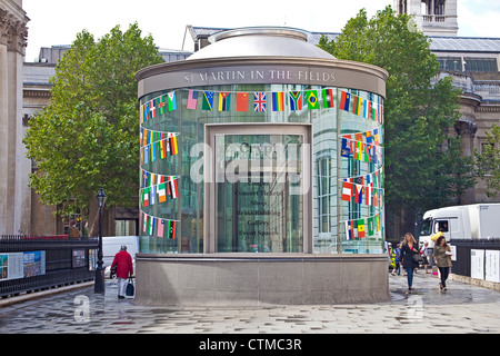 London-Eingang in die Krypta des St. Martin-in-the-Fields Juli 2012 Stockfoto