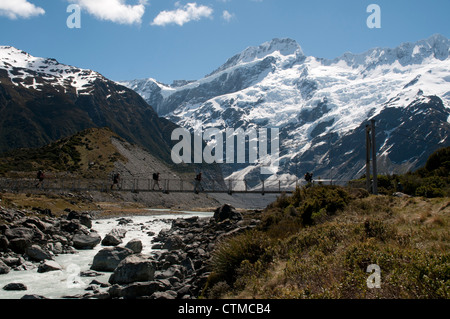 Die Gletscher der südlichen Alpen erstreckt sich im Mount Cook National Park in Richtung New Zealand Täler. Stockfoto