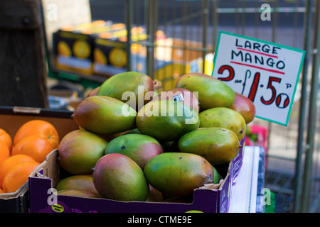 Mangos zum Verkauf in Berwick Street Market, London, UK Stockfoto